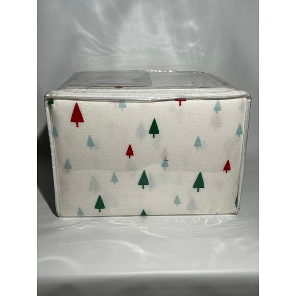 HD Designs Queen Sheet Set White‎ Pine Tree Christmas Design 220 Thread NWT - Picture 4 of 10